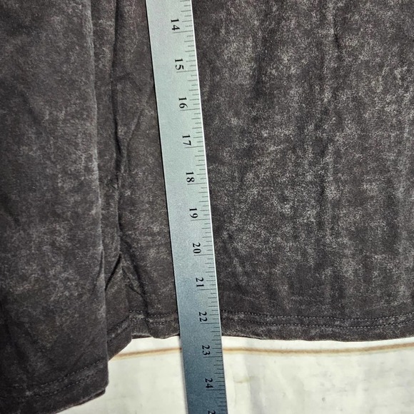 Kendall + Kylie Short Sleeve Short T-shirt Size Medium Be Kind Stone Washed - Picture 7 of 8